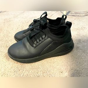 Clove Nursing sneakers